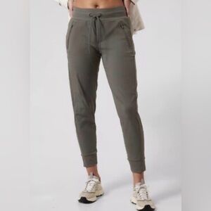 Athleta Trekkie North Jogger Pant Women Bali Green Ripstop Stretch Pocket Hike 4